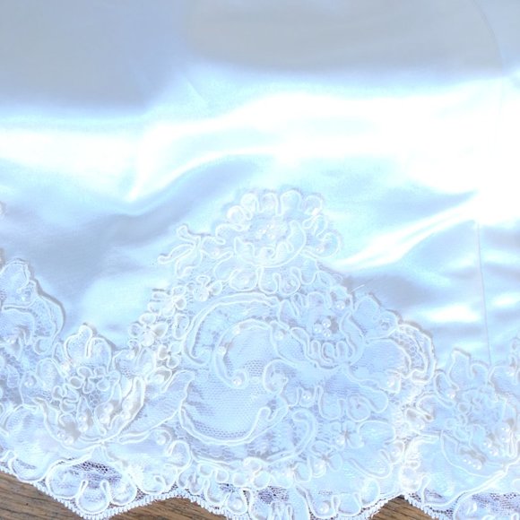 Vintage Never worn Ivory Bridal Gown size 10 - Picture 3 of 5